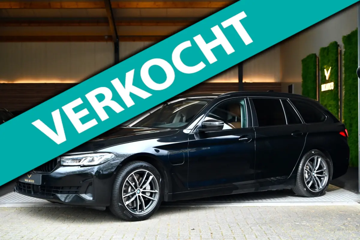 530e xDrive High Executive - Active Cruise Control - Keyless Entry - Sfeerverlichting - Memory - HiFi -