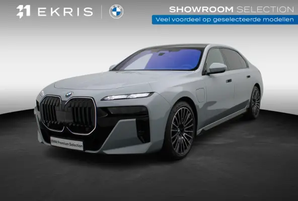 Sedan 750e xDrive M Sportpakket Pro | Innovation Pack | Executive Pack | Executive Lounge | Connoisseur Pack | Trekhaak | Glazen panoramadak Sky Lounge | Driving Assistant Professional | Bow