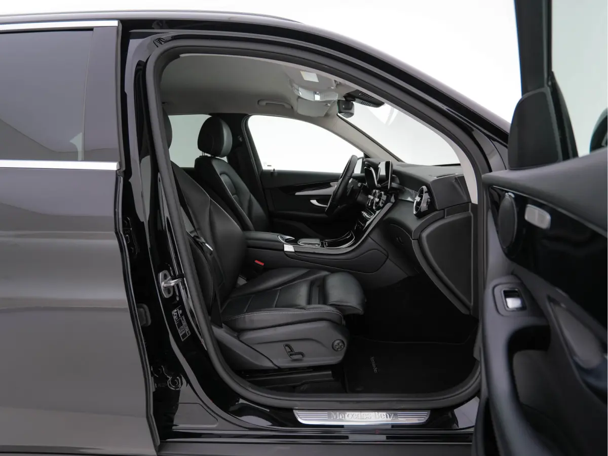 4MATIC Business Solution (Plug-In) {SoH-94%} (INCL-BTW) *LEATHER | FULL-LED | DIGI-COCKPIT | KEYLESS | DAB | HEATED-SPORTSEATS | CAMERA | PRIVACY-GLASS | NAVI-FULLMAP | ECC | PDC | CRUISE | 