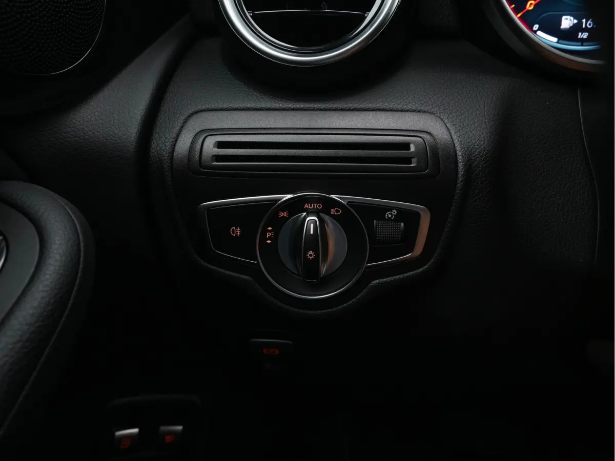 4MATIC Business Solution (Plug-In) {SoH-94%} (INCL-BTW) *LEATHER | FULL-LED | DIGI-COCKPIT | KEYLESS | DAB | HEATED-SPORTSEATS | CAMERA | PRIVACY-GLASS | NAVI-FULLMAP | ECC | PDC | CRUISE | 