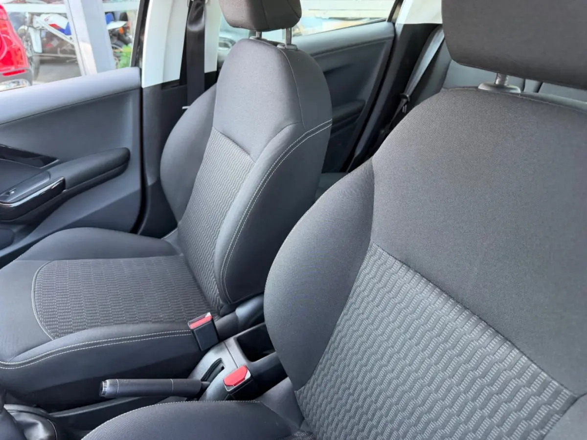 1.2 PURETECH ACTIVE NAVI AIRCO