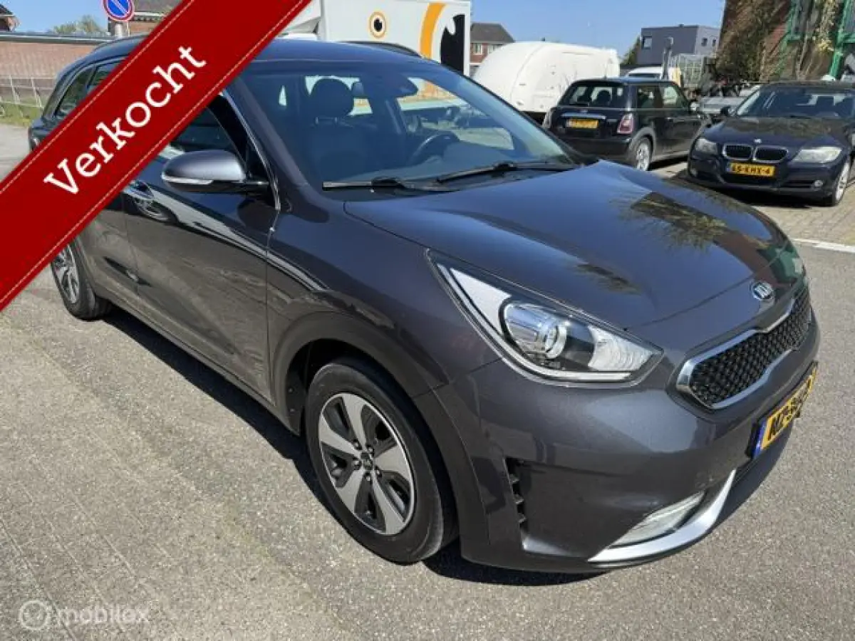 1.6 GDi Hybrid DynamicLine Navigatie , Achteruit rij camera , Cruise controle , Climate controle , Lane assist , Dealer onderhouden met onderhoud historie