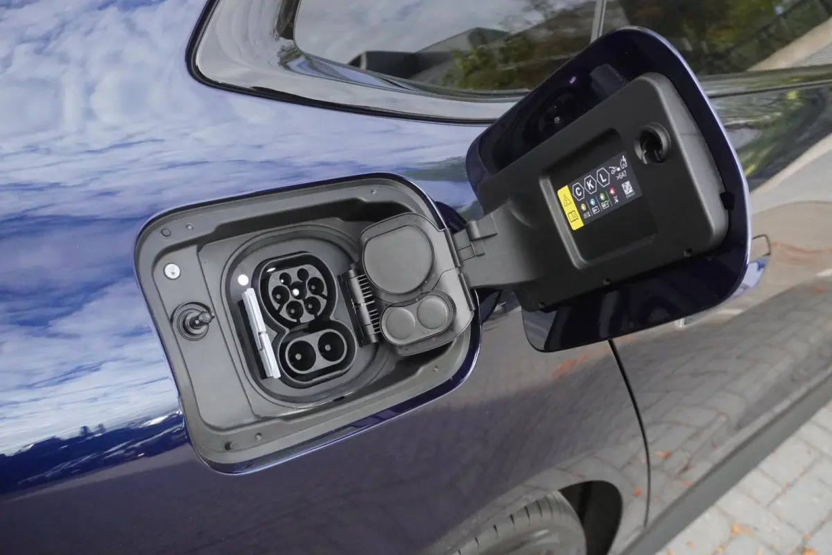 eDrive35 M Sportpakket | Comfort Pack | Stuurwielrand verwarmd | Trekhaak met elektrisch wegklapbare kogel | Elektrisch bediend glazen schuif-/kanteldak | Extra getint glas