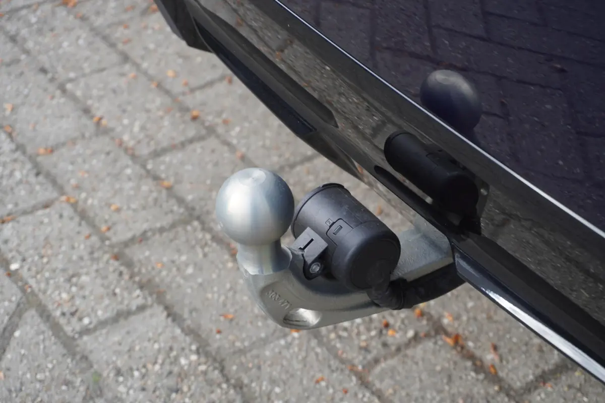 eDrive35 M Sportpakket | Comfort Pack | Stuurwielrand verwarmd | Trekhaak met elektrisch wegklapbare kogel | Elektrisch bediend glazen schuif-/kanteldak | Extra getint glas