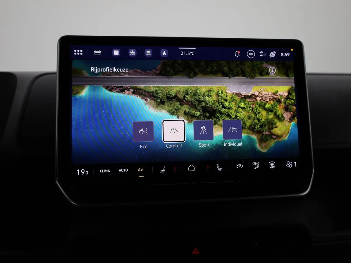 Bulli Limited Edition 286PK | Climatric Airco | Trekhaak | Stoelverwarming | Draadloos Apple Carplay/ Android Auto | DAB+ | Achteruitrijcamera inclusief 360 graden | Diefstalalarm | Navigati