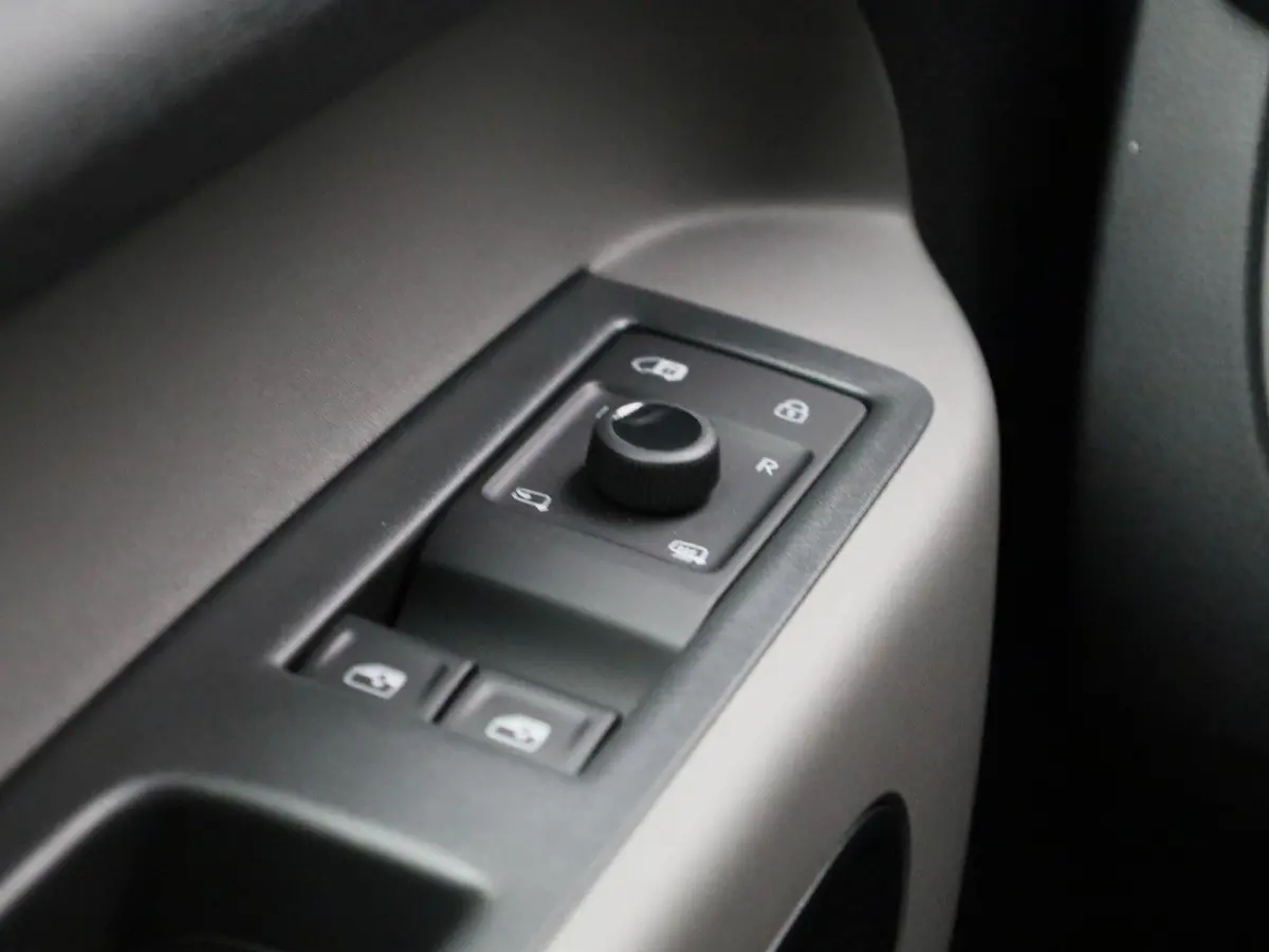 Bulli Limited Edition 286PK | Climatric Airco | Trekhaak | Stoelverwarming | Draadloos Apple Carplay/ Android Auto | DAB+ | Achteruitrijcamera inclusief 360 graden | Diefstalalarm | Navigati