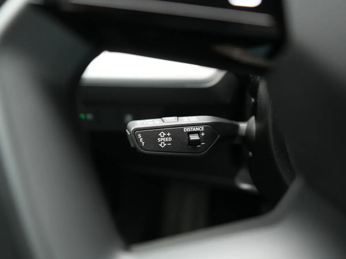 50 quattro Advanced edition 82 kWh 300pk Dealer O.H. | Apple Carplay | Voorstoelen Verwarmd | Navigatie Plus | 19"L.M | LED | Cruise Control | DAB | Virtual |