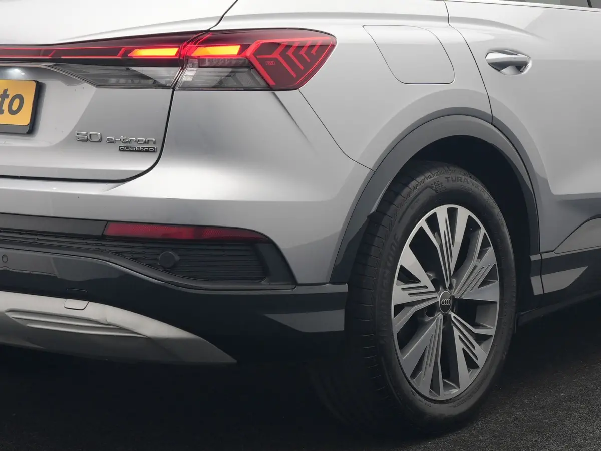 50 quattro Advanced edition 82 kWh 300pk Dealer O.H. | Apple Carplay | Voorstoelen Verwarmd | Navigatie Plus | 19"L.M | LED | Cruise Control | DAB | Virtual |
