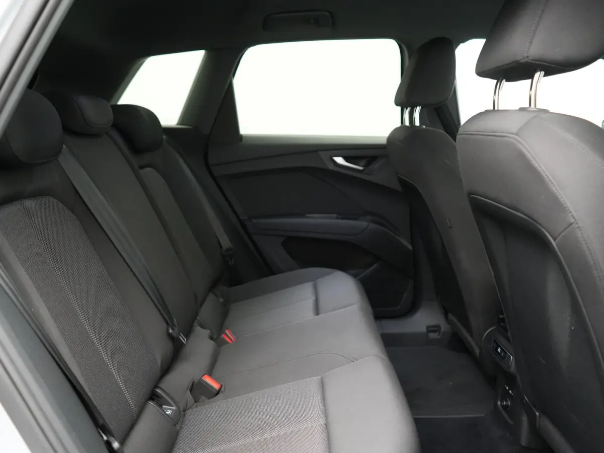 50 quattro Advanced edition 82 kWh 300pk Dealer O.H. | Apple Carplay | Voorstoelen Verwarmd | Navigatie Plus | 19"L.M | LED | Cruise Control | DAB | Virtual |