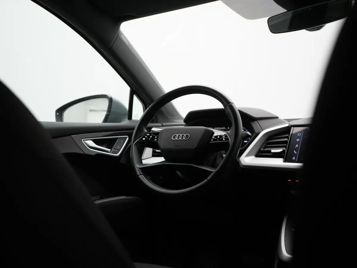 50 quattro Advanced edition 82 kWh 300pk Dealer O.H. | Apple Carplay | Voorstoelen Verwarmd | Navigatie Plus | 19"L.M | LED | Cruise Control | DAB | Virtual |