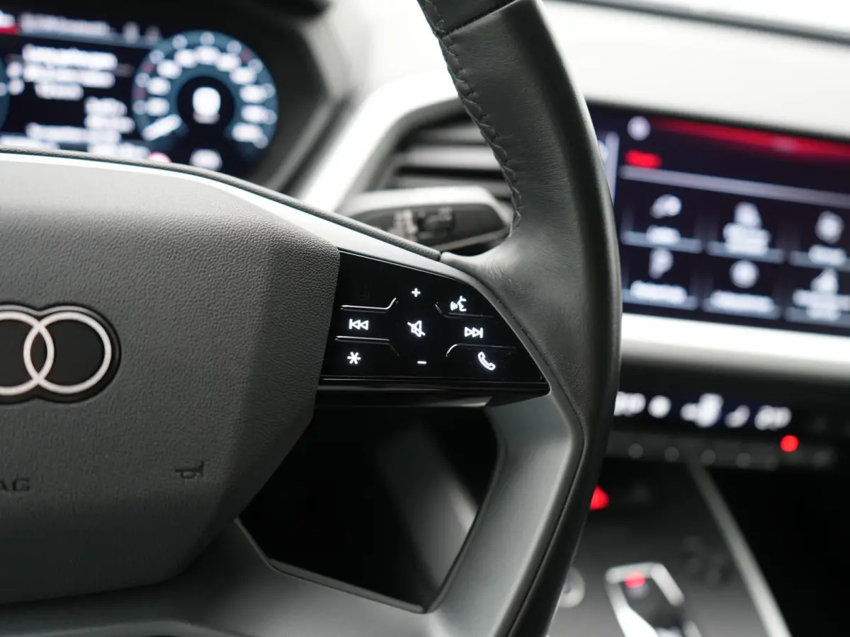 50 quattro Advanced edition 82 kWh 300pk Dealer O.H. | Apple Carplay | Voorstoelen Verwarmd | Navigatie Plus | 19"L.M | LED | Cruise Control | DAB | Virtual |