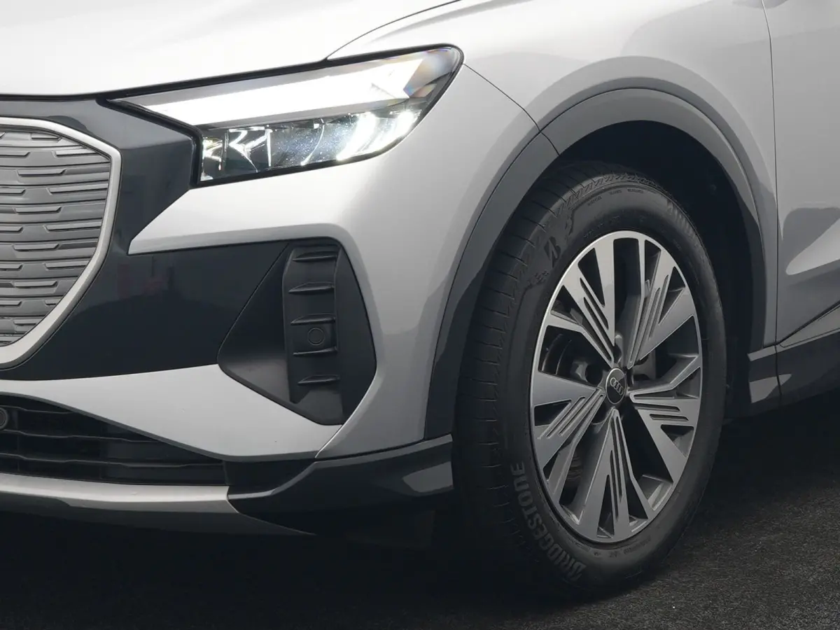 50 quattro Advanced edition 82 kWh 300pk Dealer O.H. | Apple Carplay | Voorstoelen Verwarmd | Navigatie Plus | 19"L.M | LED | Cruise Control | DAB | Virtual |