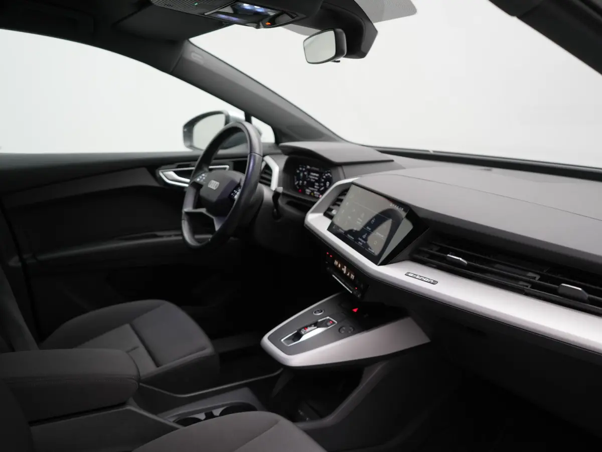 50 quattro Advanced edition 82 kWh 300pk Dealer O.H. | Apple Carplay | Voorstoelen Verwarmd | Navigatie Plus | 19"L.M | LED | Cruise Control | DAB | Virtual |