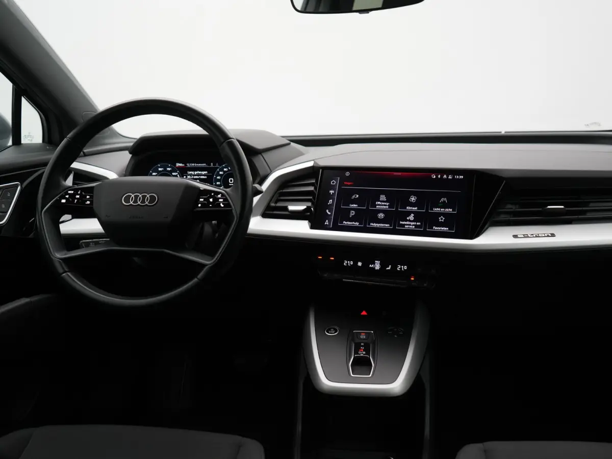 50 quattro Advanced edition 82 kWh 300pk Dealer O.H. | Apple Carplay | Voorstoelen Verwarmd | Navigatie Plus | 19"L.M | LED | Cruise Control | DAB | Virtual |