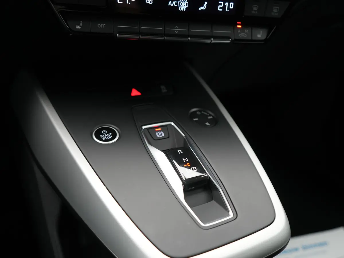 50 quattro Advanced edition 82 kWh 300pk Dealer O.H. | Apple Carplay | Voorstoelen Verwarmd | Navigatie Plus | 19"L.M | LED | Cruise Control | DAB | Virtual |