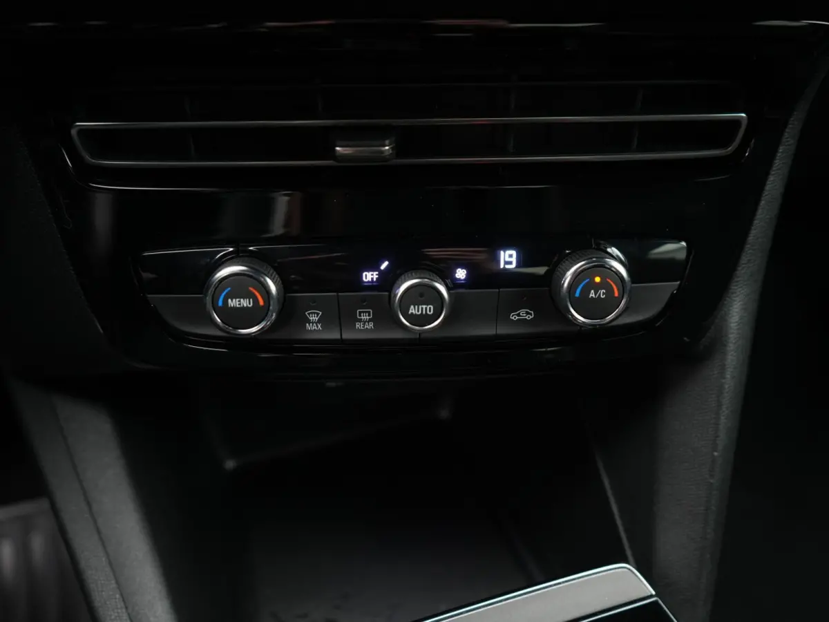 1.2 T 130 PK / GS-LINE / AUTOMAAT / NAVI / CAMERA / CLIMATE / CARPLAY /