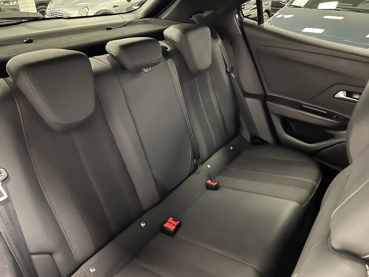 1.2 T 130 PK / GS-LINE / AUTOMAAT / NAVI / CAMERA / CLIMATE / CARPLAY /