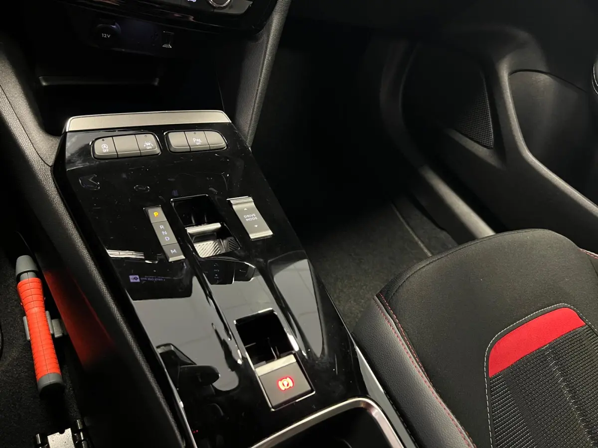 1.2 T 130 PK / GS-LINE / AUTOMAAT / NAVI / CAMERA / CLIMATE / CARPLAY /
