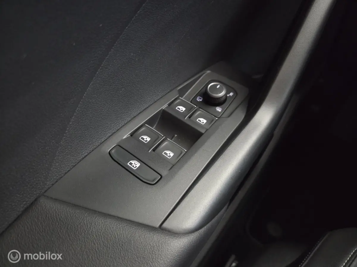 1.0 TSI DSG7 R-Line NL-auto|led|nav|cam|keyless|acc|lmv18