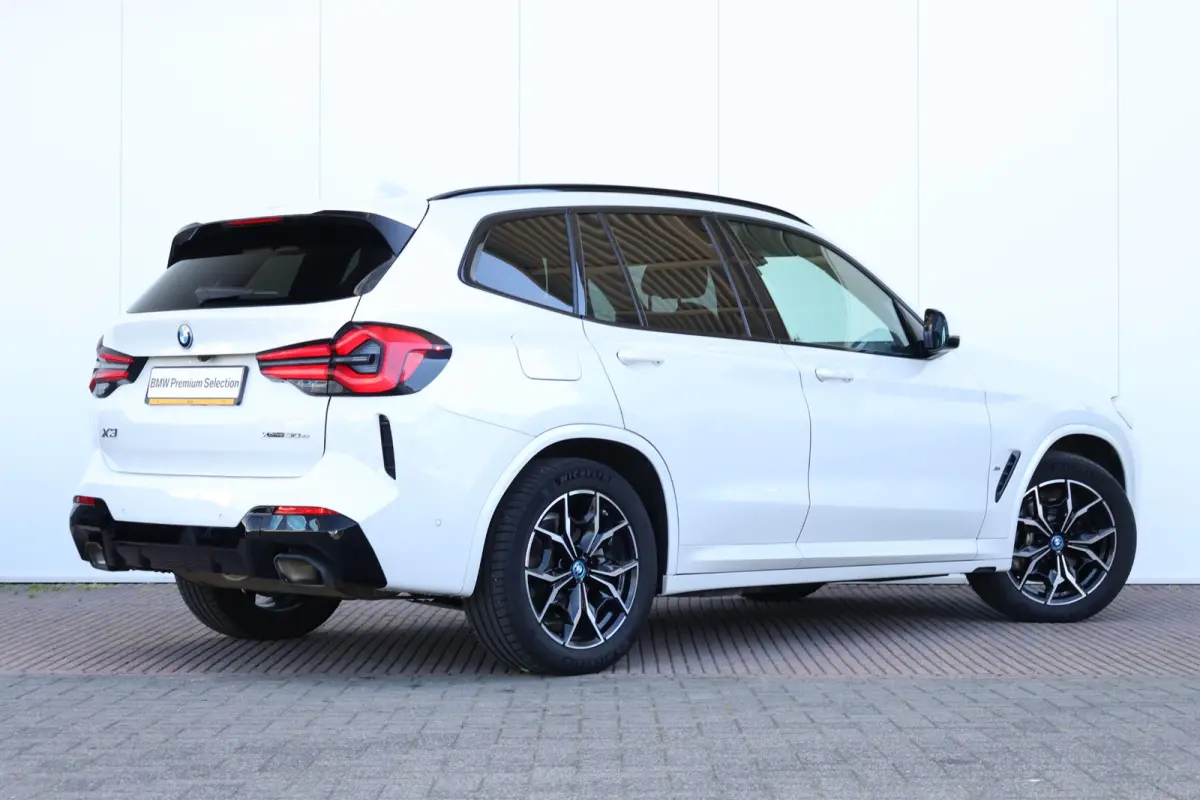 xDrive30e | SoH 96% | M-Sport Pakket | Pano Dak | Trekhaak | PDC |