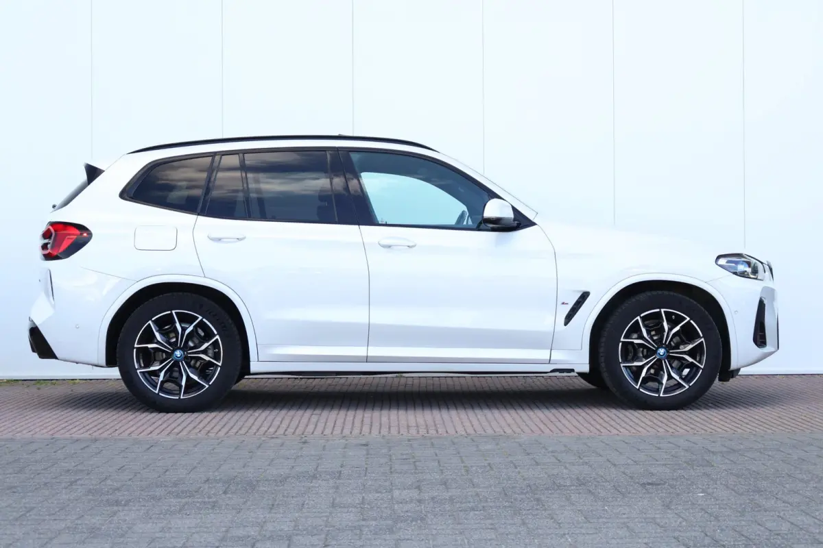 xDrive30e | SoH 96% | M-Sport Pakket | Pano Dak | Trekhaak | PDC |
