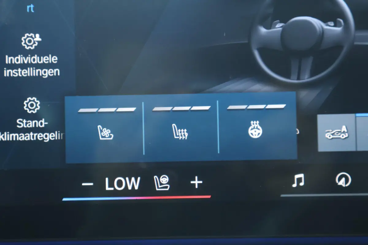 Sedan | SOH 100% | Driving Assistant Professional | Parking Assistant Professional | Trekhaak | Panoramadak |  Bowers & Wilkins