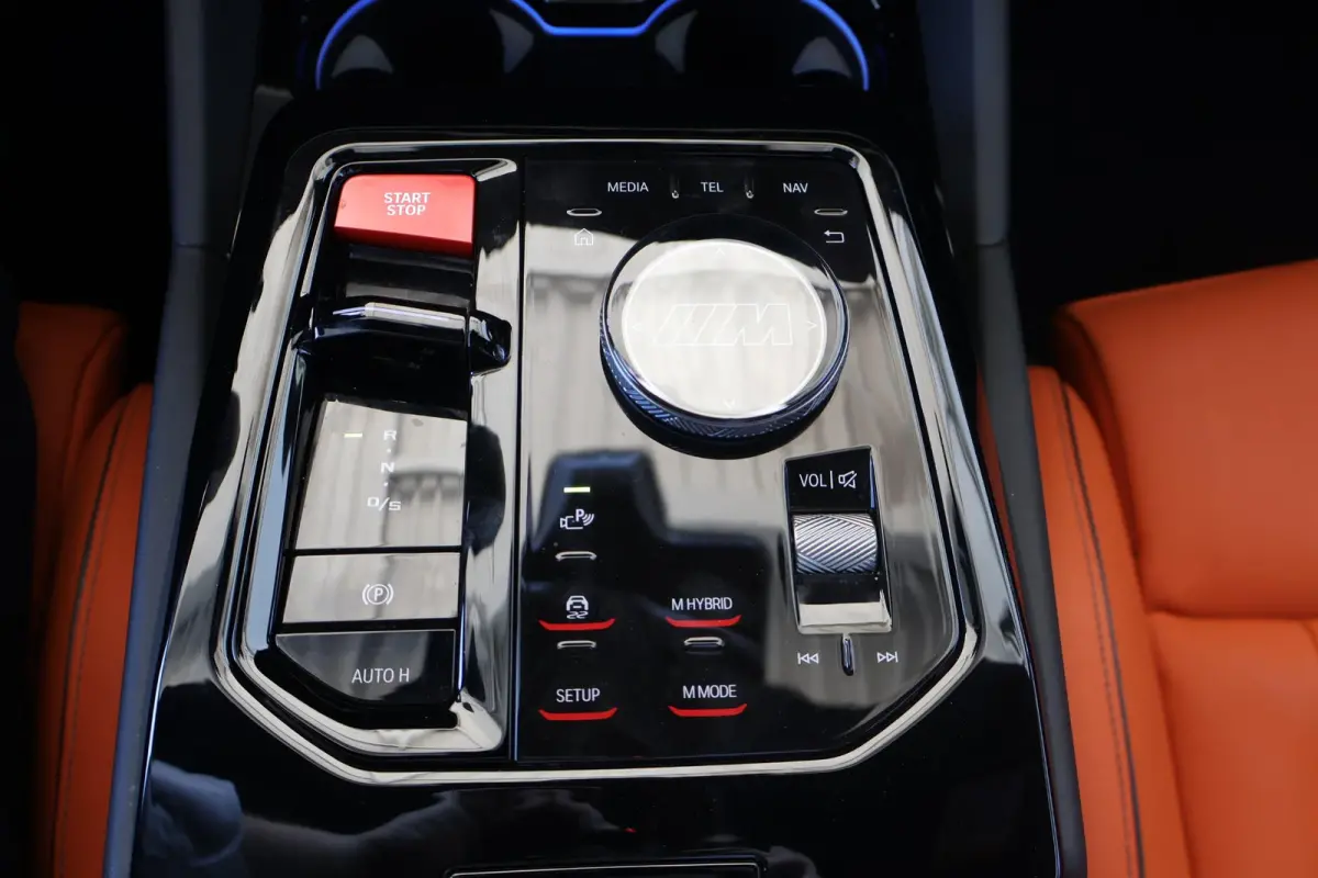 Sedan | SOH 100% | Driving Assistant Professional | Parking Assistant Professional | Trekhaak | Panoramadak |  Bowers & Wilkins
