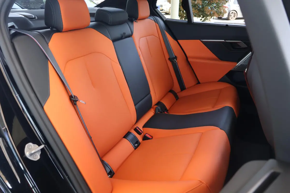 Sedan | SOH 100% | Driving Assistant Professional | Parking Assistant Professional | Trekhaak | Panoramadak |  Bowers & Wilkins