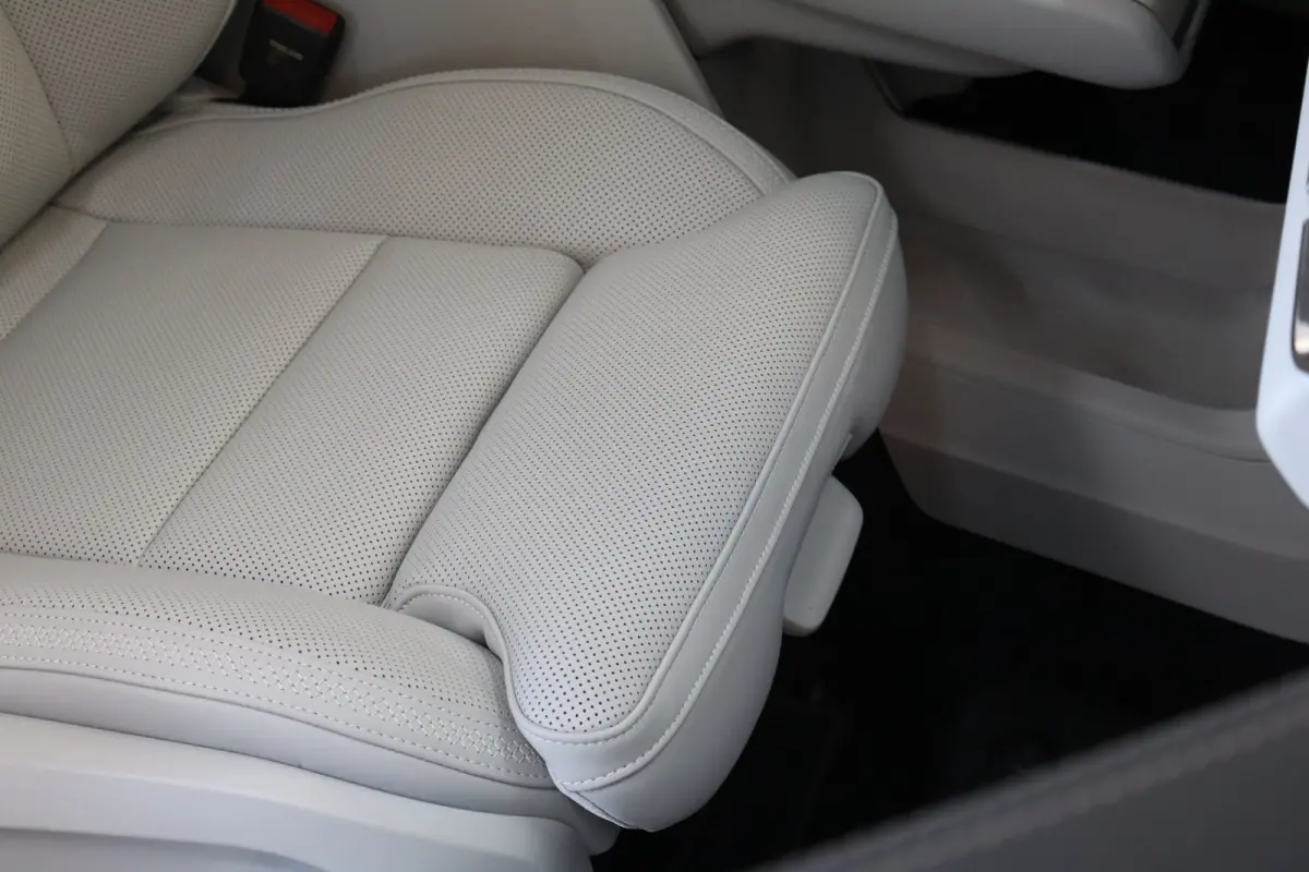 Twin Performance 680PK Ultra Executive 800V | Full Option! | Nappa Leder | 22'' | Luchtvering | B&W Audio | Massage