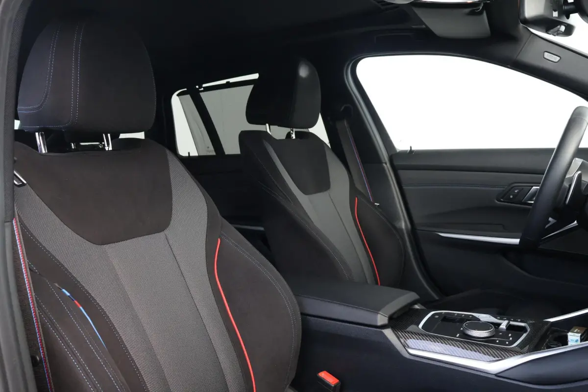 330e xDrive | SoH 100% | Sport Pakket Pro | Pano Dak | Stoel & Stuurwiel Verwarming | Trekhaak | Driving Assistant Professional | Harman Kardon | Parking Assistant Plus |