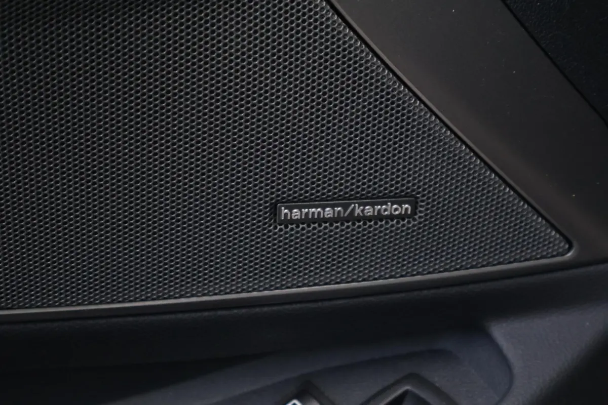 330e xDrive | SoH 100% | Sport Pakket Pro | Pano Dak | Stoel & Stuurwiel Verwarming | Trekhaak | Driving Assistant Professional | Harman Kardon | Parking Assistant Plus |