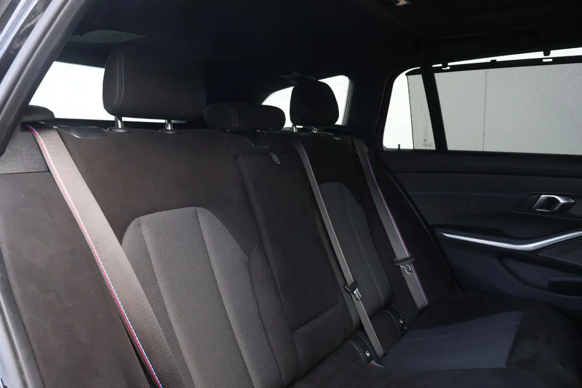330e xDrive | SoH 100% | Sport Pakket Pro | Pano Dak | Stoel & Stuurwiel Verwarming | Trekhaak | Driving Assistant Professional | Harman Kardon | Parking Assistant Plus |