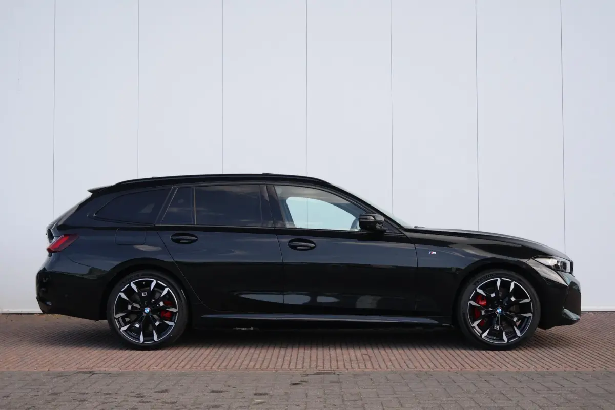 330e xDrive | SoH 100% | Sport Pakket Pro | Pano Dak | Stoel & Stuurwiel Verwarming | Trekhaak | Driving Assistant Professional | Harman Kardon | Parking Assistant Plus |