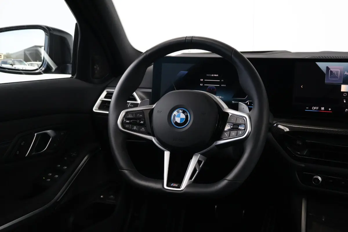 330e xDrive | SoH 100% | Sport Pakket Pro | Pano Dak | Stoel & Stuurwiel Verwarming | Trekhaak | Driving Assistant Professional | Harman Kardon | Parking Assistant Plus |