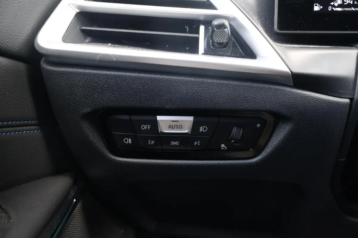 330e xDrive | SoH 100% | Sport Pakket Pro | Pano Dak | Stoel & Stuurwiel Verwarming | Trekhaak | Driving Assistant Professional | Harman Kardon | Parking Assistant Plus |