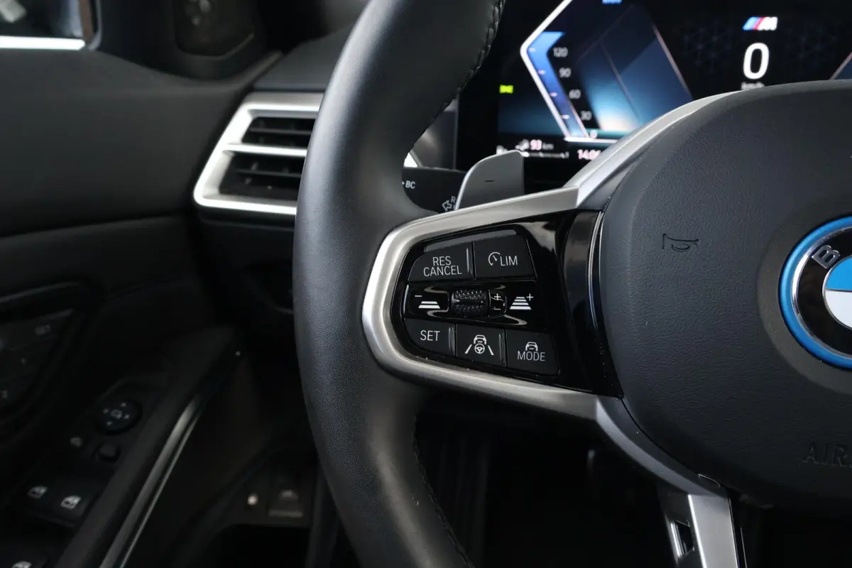 330e xDrive | SoH 100% | Sport Pakket Pro | Pano Dak | Stoel & Stuurwiel Verwarming | Trekhaak | Driving Assistant Professional | Harman Kardon | Parking Assistant Plus |
