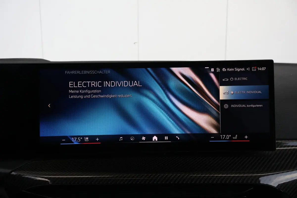 330e xDrive | SoH 100% | Sport Pakket Pro | Pano Dak | Stoel & Stuurwiel Verwarming | Trekhaak | Driving Assistant Professional | Harman Kardon | Parking Assistant Plus |