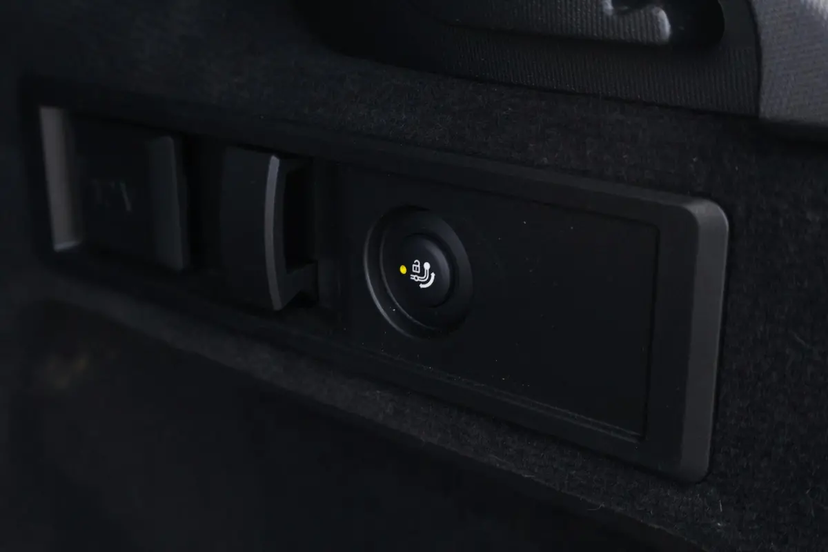 330e xDrive | SoH 100% | Sport Pakket Pro | Pano Dak | Stoel & Stuurwiel Verwarming | Trekhaak | Driving Assistant Professional | Harman Kardon | Parking Assistant Plus |