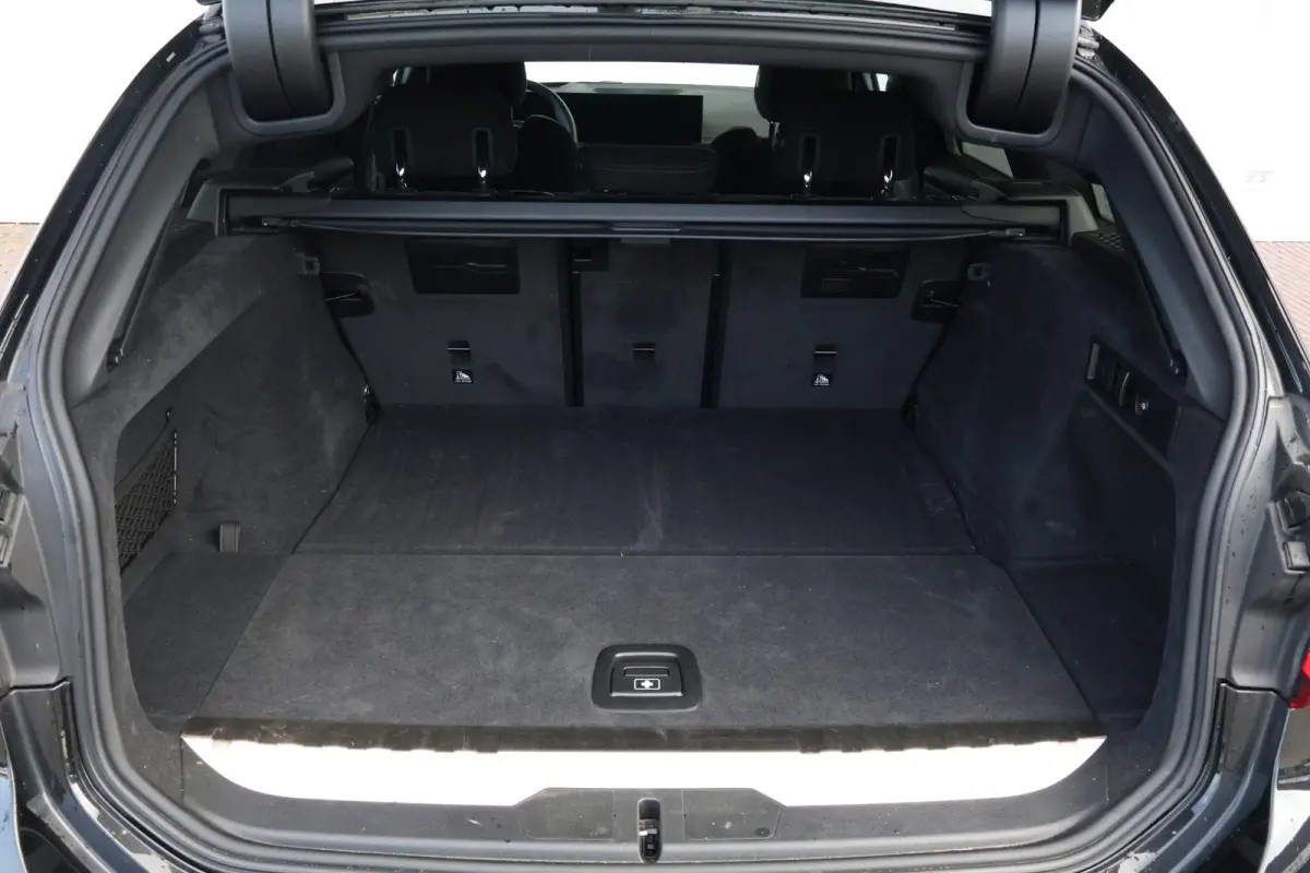 330e xDrive | SoH 100% | Sport Pakket Pro | Pano Dak | Stoel & Stuurwiel Verwarming | Trekhaak | Driving Assistant Professional | Harman Kardon | Parking Assistant Plus |