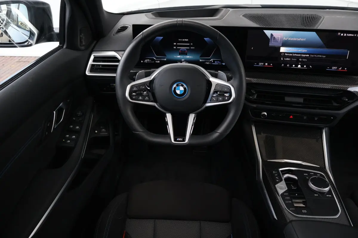 330e xDrive | SoH 100% | Sport Pakket Pro | Pano Dak | Stoel & Stuurwiel Verwarming | Trekhaak | Driving Assistant Professional | Harman Kardon | Parking Assistant Plus |