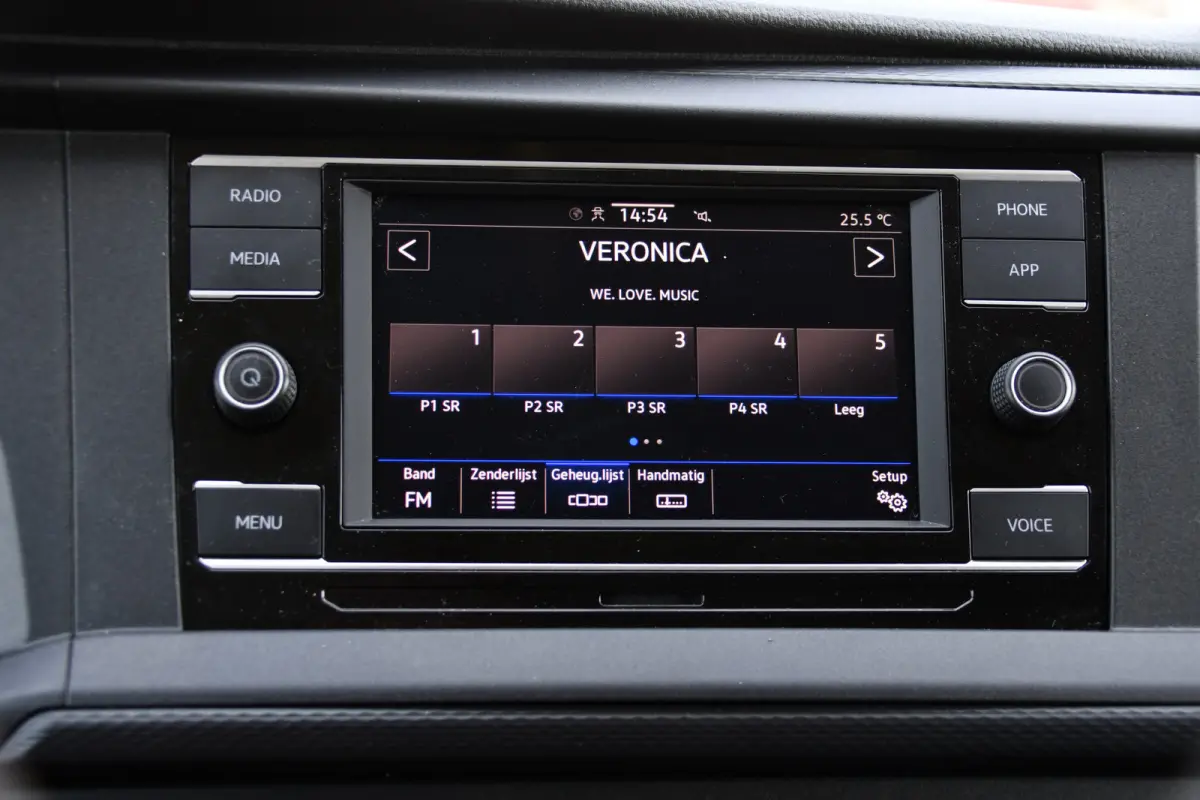 2.0 TDI L1H1 30 Black Edition Cruise, Carplay, 150PK, Automaat, Standkachel, Stoelverwarming, Sensoren, Trekhaak