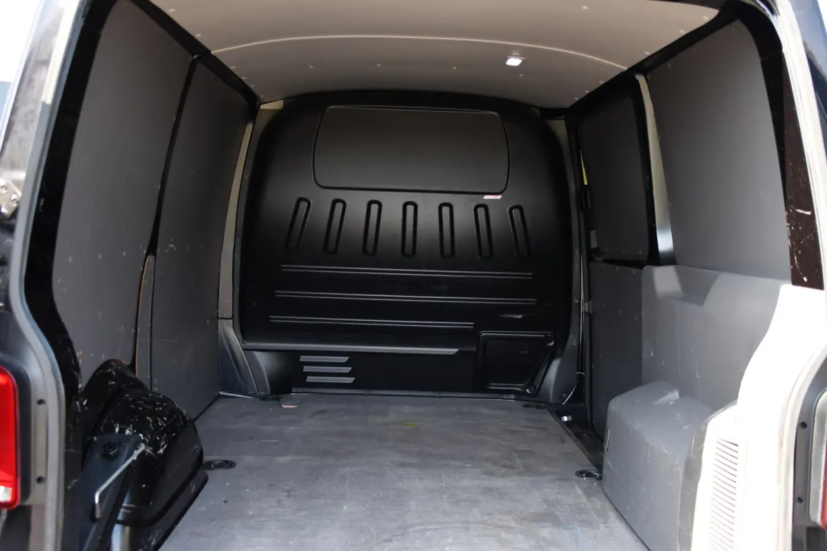 2.0 TDI L1H1 30 Black Edition Cruise, Carplay, 150PK, Automaat, Standkachel, Stoelverwarming, Sensoren, Trekhaak