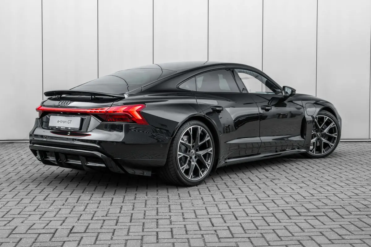 quattro 97 kWh 370 kW / 503 pk | Achterklep, automatisch bedienbaar | Audi sound system | Audi virtual cockpit