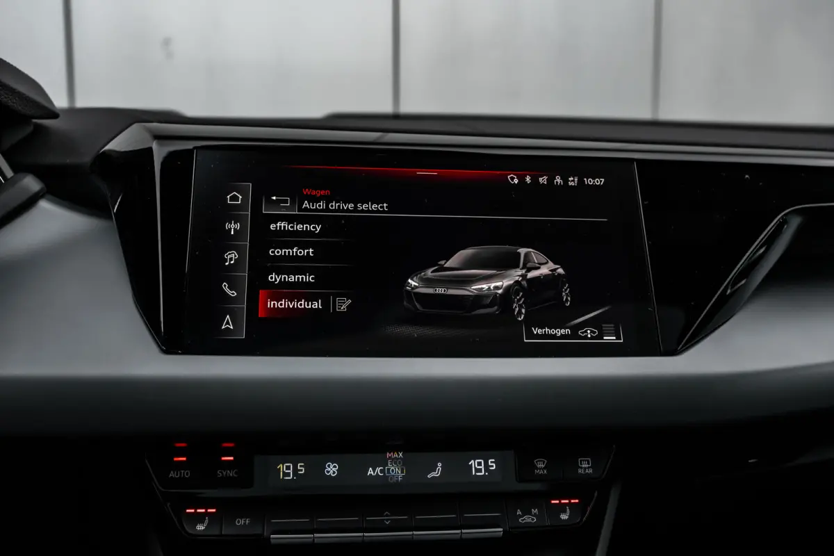 quattro 97 kWh 370 kW / 503 pk | Achterklep, automatisch bedienbaar | Audi sound system | Audi virtual cockpit