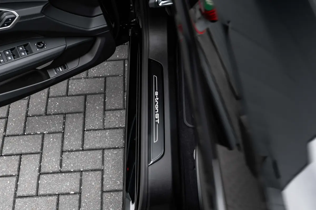 quattro 97 kWh 370 kW / 503 pk | Achterklep, automatisch bedienbaar | Audi sound system | Audi virtual cockpit