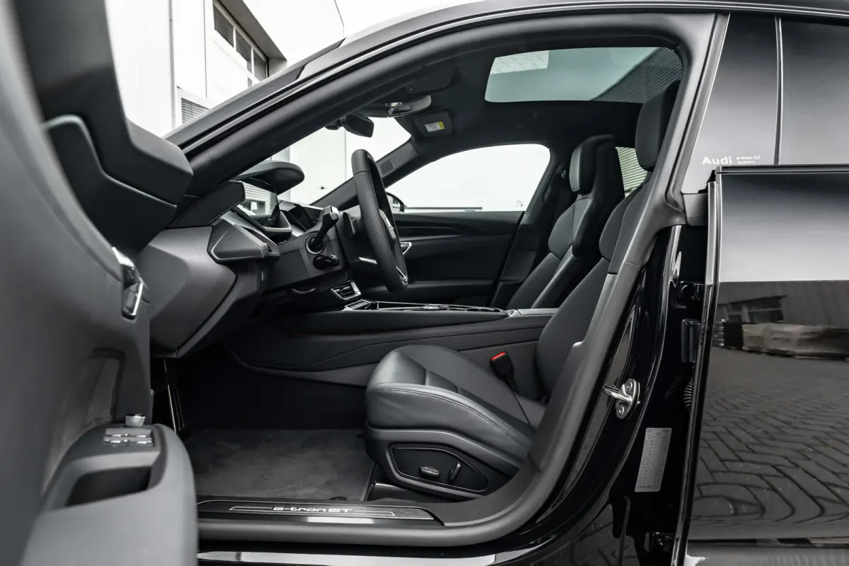 quattro 97 kWh 370 kW / 503 pk | Achterklep, automatisch bedienbaar | Audi sound system | Audi virtual cockpit