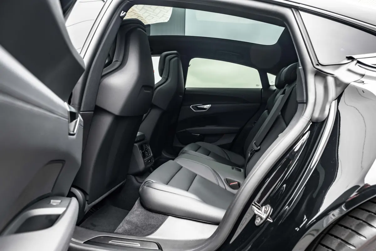 quattro 97 kWh 370 kW / 503 pk | Achterklep, automatisch bedienbaar | Audi sound system | Audi virtual cockpit