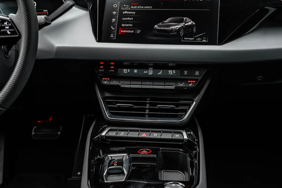 quattro 97 kWh 370 kW / 503 pk | Achterklep, automatisch bedienbaar | Audi sound system | Audi virtual cockpit