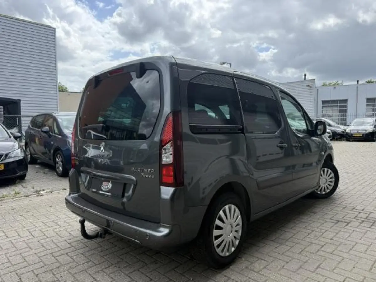 1.2 Benzine Trekhaak Nieuwe Riem Camera CarPlay clip