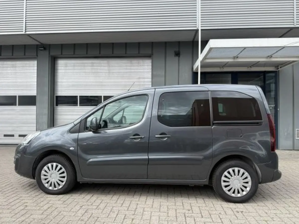 1.2 Benzine Trekhaak Nieuwe Riem Camera CarPlay clip